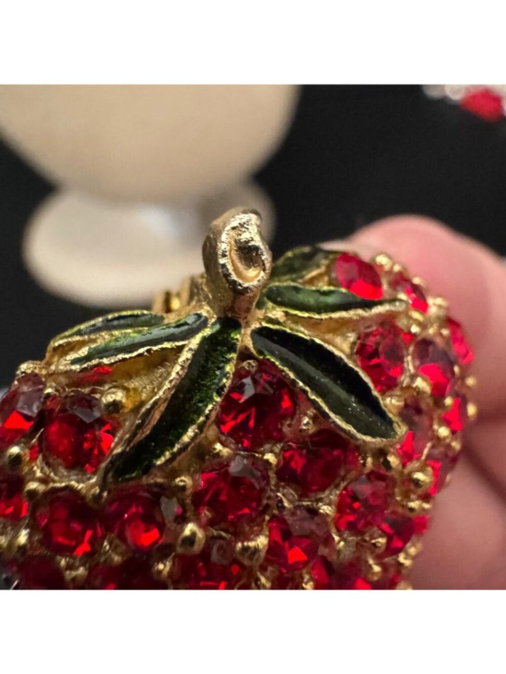 Strawberry Shaped Red Rhinestone Enamel Gold-Tone Vintage Brooch Pin - Picture 2 of 7